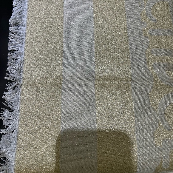 HENRI BENDEL CLASSICS SPARKLE PASHMINA - Picture 10 of 13